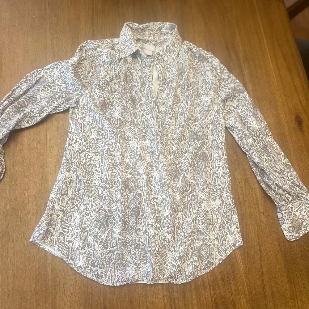 Snake-skin print  top.